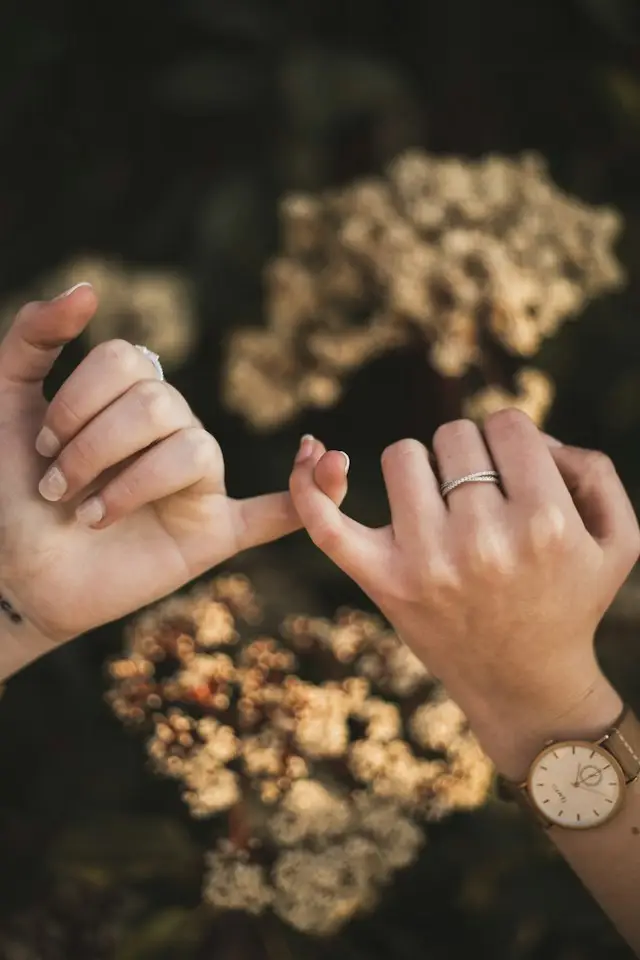 Pinky fingers locking
